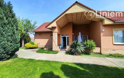 Exkluzívna ponuka: 4-izbový bezbariérový dom snov s nádhernou záhradou!