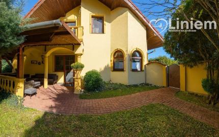 RODINNÁ  USADLOSŤ PRÍLEPY | DOM + ATELIÉR + AREÁL S HALOU