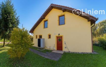 RODINNÁ  USADLOSŤ PRÍLEPY | DOM + ATELIÉR + AREÁL S HALOU