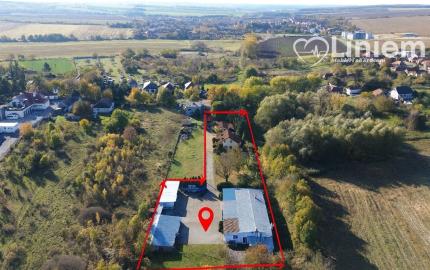 RODINNÁ  USADLOSŤ PRÍLEPY | DOM + ATELIÉR + AREÁL S HALOU