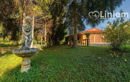 RODINNÁ  USADLOSŤ PRÍLEPY | DOM + ATELIÉR + AREÁL S HALOU