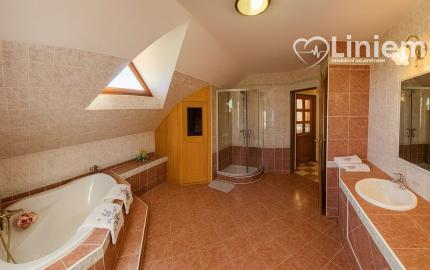 RODINNÁ  USADLOSŤ PRÍLEPY | DOM + ATELIÉR + AREÁL S HALOU