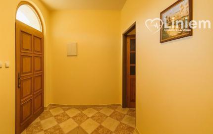 RODINNÁ  USADLOSŤ PRÍLEPY | DOM + ATELIÉR + AREÁL S HALOU