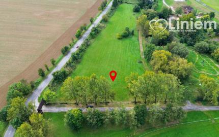  Exkluzívne na predaj – pozemok 1497 m² v Topoľčiankach pri parkúrovom ihrisku 