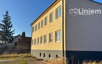 INVESTIČNÁ PRÍLEŽITOSŤ – Murovaná budova s možnosťou prestavby na bytový dom