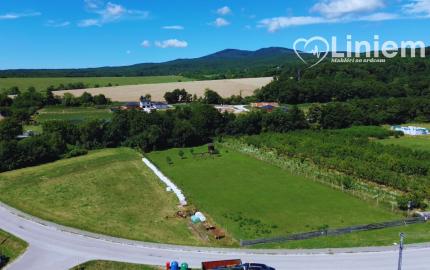 Exkluzívne na predaj pozemok v obci Bojná