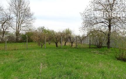 Slnečný stavebný pozemok v Poľnom Kesove. Zaujímavá cena!