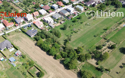 Na predaj veľký stavebný pozemok pre 1–4 rodinné domy – Veľké Zálužie 