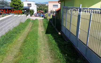 Na predaj veľký stavebný pozemok pre 1–4 rodinné domy – Veľké Zálužie 