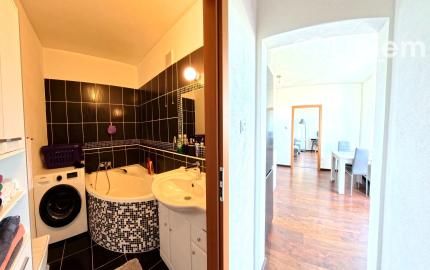 NA PREDAJ | Priestranný 3-izbový byt 73 m² + balkón + 16 m² pivnica | Nitra – Klokočinačina
