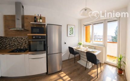 Veľký 3-izbový byt 90 m2 + 2 loggie, TRNAVA  JUH