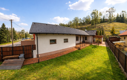 Solitér medzi nehnuteľnosťami: Luxusná rezidencia s kachľovou pecou