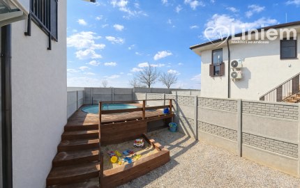 NADŠTANDARDNÝ 3-IZBOVÝ BYT S VLASTNÝM POZEMKOM PRI GOLFOVOM IHRISKU RED OAK – LUŽIANKY