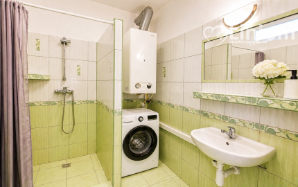 EXKLUZÍVNE – 2-izbový zariadený,bezbariérový byt s parkovaním, pivnicou a klimatizáciou