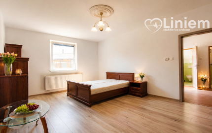 EXKLUZÍVNE – 2-izbový zariadený,bezbariérový byt s parkovaním, pivnicou a klimatizáciou