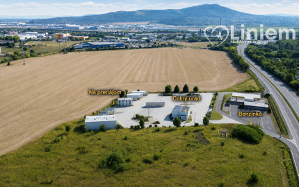 Administratívne priestory s parkovaním pre kamióny priamo pri R1