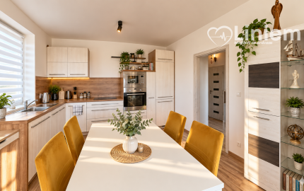 PREDAJ: Moderný 2-izbový byt s parkovacím miestom v Ivanke pri Nitre – 46 m²