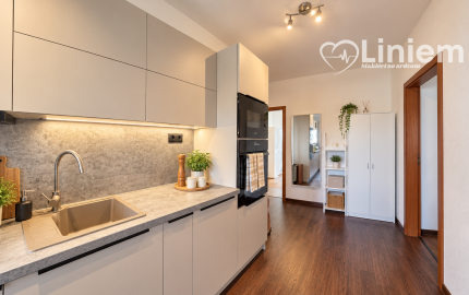 NA PREDAJ | Priestranný 3-izbový byt 73 m² + balkón + 16 m² pivnica | Nitra – Klokočinačina