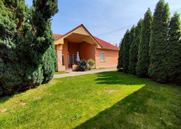 Exkluzívna ponuka: 4-izbový bezbariérový dom snov s nádhernou záhradou!