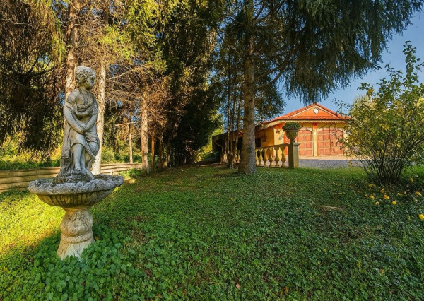 RODINNÁ  USADLOSŤ PRÍLEPY | DOM + ATELIÉR + AREÁL S HALOU