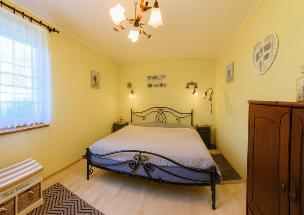 RODINNÁ  USADLOSŤ PRÍLEPY | DOM + ATELIÉR + AREÁL S HALOU