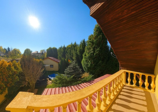 RODINNÁ  USADLOSŤ PRÍLEPY | DOM + ATELIÉR + AREÁL S HALOU