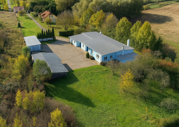 RODINNÁ  USADLOSŤ PRÍLEPY | DOM + ATELIÉR + AREÁL S HALOU