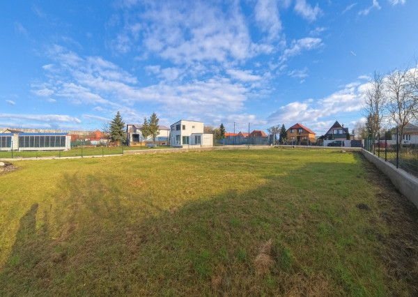  Na predaj stavebný pozemok 1022 m² – Tesárske Mlyňany 