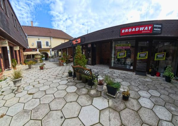  Na predaj obchodný priestor v centre Zlatých Moraviec – 42 m² 