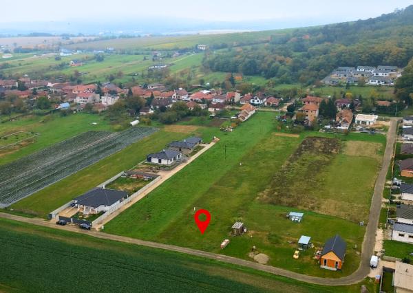  Na predaj slnečný stavebný pozemok s výhľadom na hrad Gýmeš