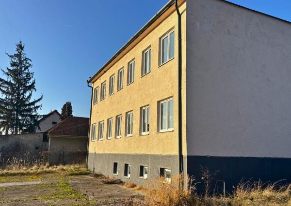INVESTIČNÁ PRÍLEŽITOSŤ – Murovaná budova s možnosťou prestavby na bytový dom