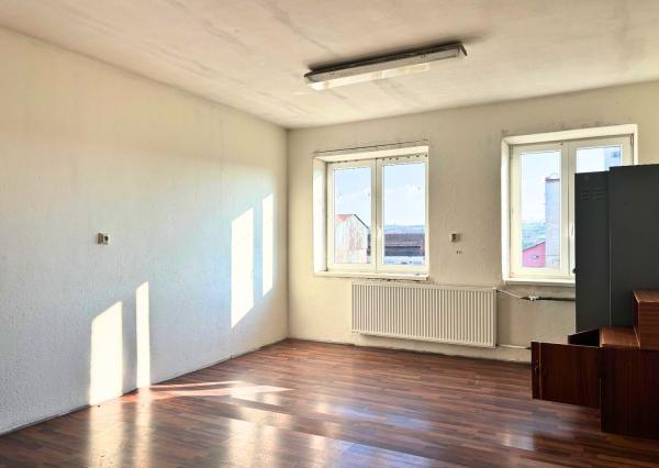 INVESTIČNÁ PRÍLEŽITOSŤ – Murovaná budova s možnosťou prestavby na bytový dom