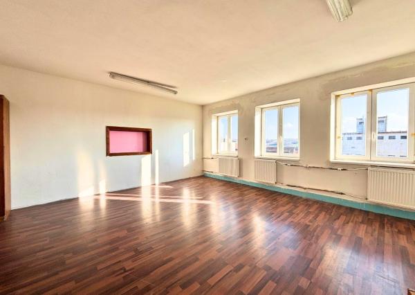 INVESTIČNÁ PRÍLEŽITOSŤ – Murovaná budova s možnosťou prestavby na bytový dom