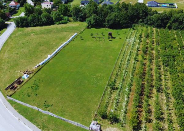 Exkluzívne na predaj pozemok v obci Bojná