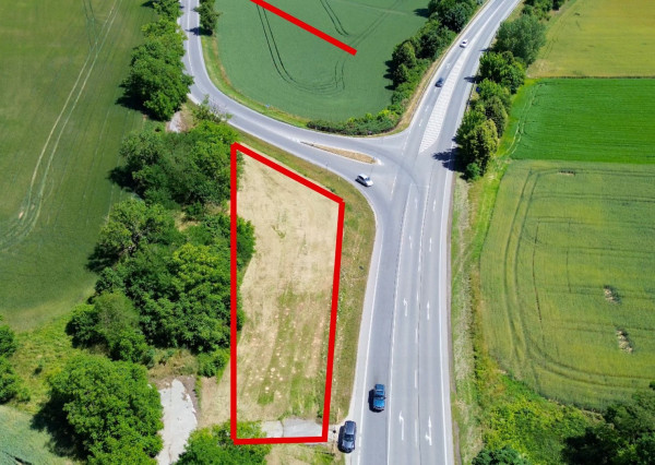 Pozemok na predaj – výborná poloha pri hlavnom ťahu Topoľčany – Nitra!