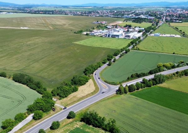 Pozemok na predaj – výborná poloha pri hlavnom ťahu Topoľčany – Nitra!