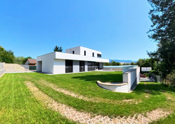  Luxusná vila na predaj – Pod Táborom, Prešov