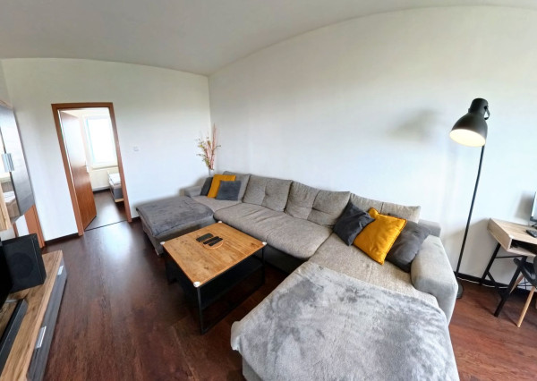 NA PREDAJ | Priestranný 3-izbový byt 73 m² + balkón + 16 m² pivnica | Nitra – Klokočinačina