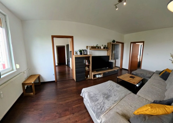NA PREDAJ | Priestranný 3-izbový byt 73 m² + balkón + 16 m² pivnica | Nitra – Klokočinačina