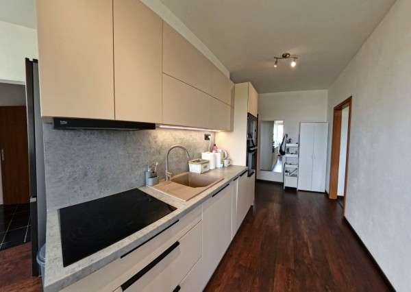 NA PREDAJ | Priestranný 3-izbový byt 73 m² + balkón + 16 m² pivnica | Nitra – Klokočinačina