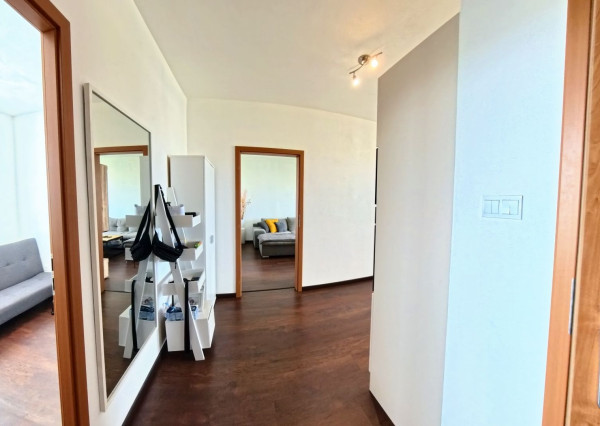 NA PREDAJ | Priestranný 3-izbový byt 73 m² + balkón + 16 m² pivnica | Nitra – Klokočinačina