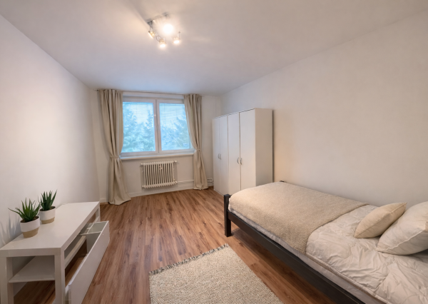 Veľký 3-izbový byt 90 m2 + 2 loggie, TRNAVA  JUH