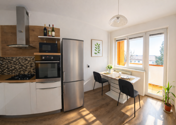 Veľký 3-izbový byt 90 m2 + 2 loggie, TRNAVA  JUH