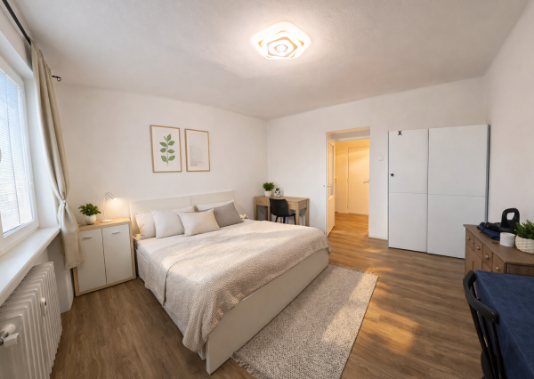 Veľký 3-izbový byt 90 m2 + 2 loggie, TRNAVA  JUH