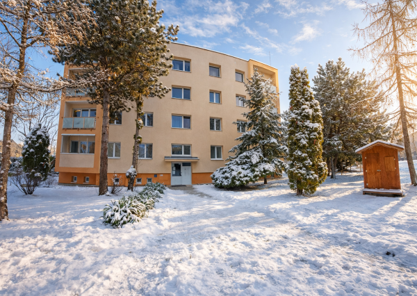 Veľký 3-izbový byt 90 m2 + 2 loggie, TRNAVA  JUH