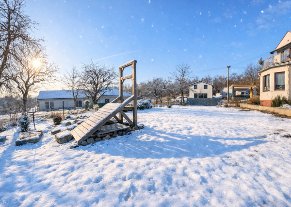 Ladice  Stavebný pozemok 863 m² s novou chatkou