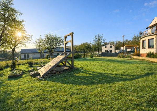 Ladice  Stavebný pozemok 863 m² s novou chatkou