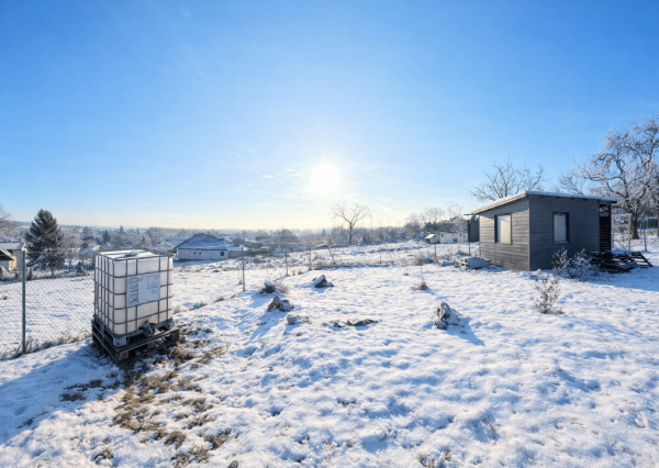 Ladice  Stavebný pozemok 863 m² s novou chatkou