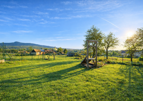 Ladice  Stavebný pozemok 863 m² s novou chatkou