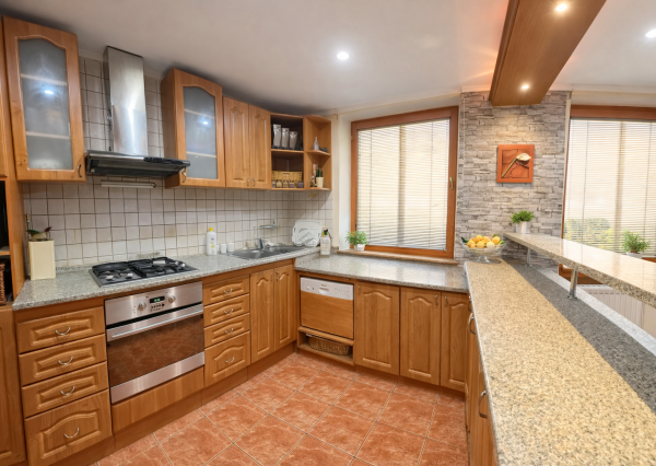 🔥 PRENÁJOM 4-IZBOVÉHO RODINNÉHO DOMU – NITRA, JANÍKOVCE 🏡